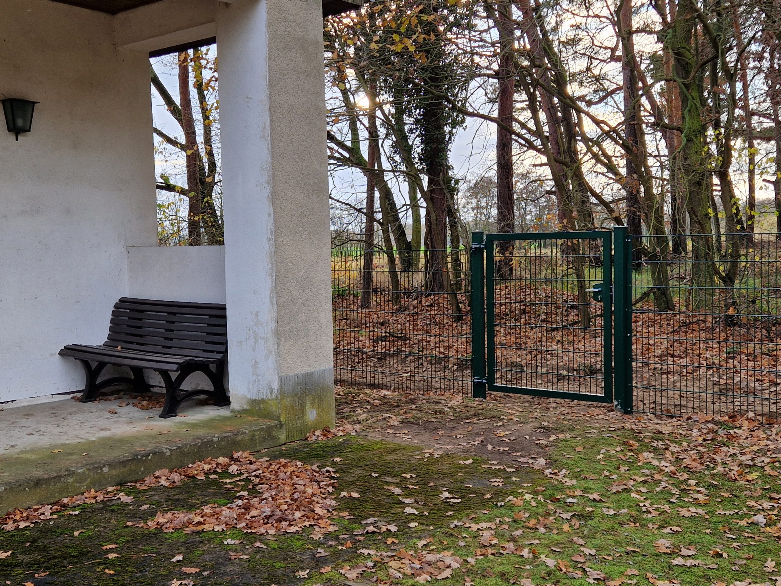 Neuer Zaun für den Friedhof