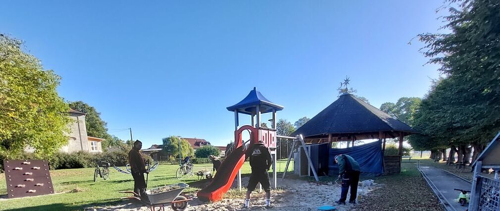 Herbstputz bei Sonnenschein – gemeinsam für unser Dorf!